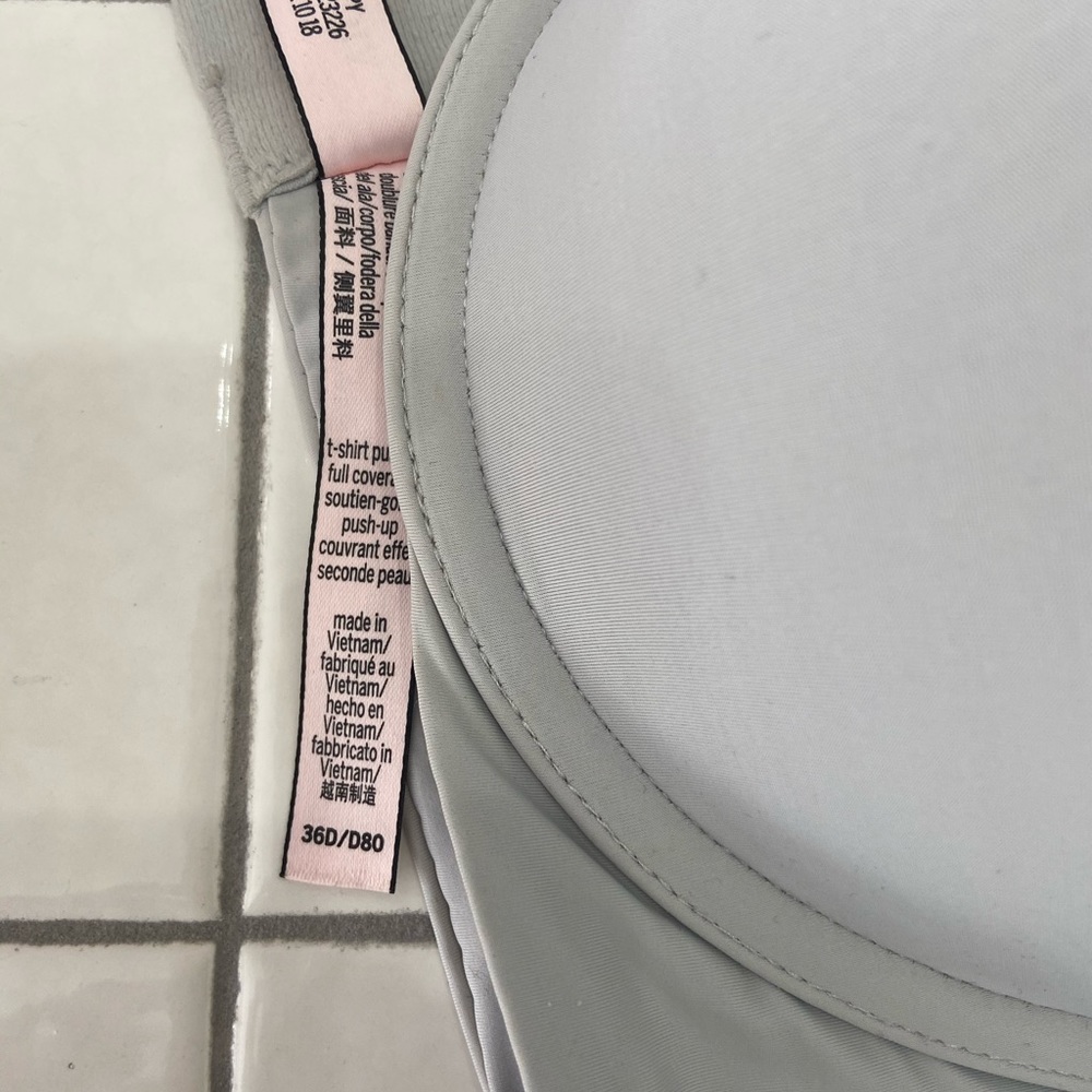 Victoria Secret Bra Set - Picture 2 of 3